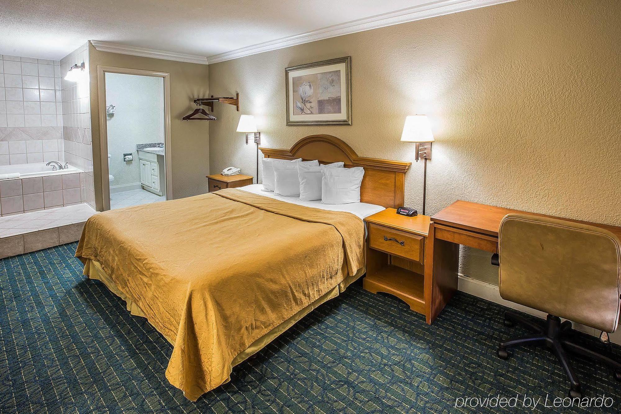 Greenville Inn & Suites Exteriör bild